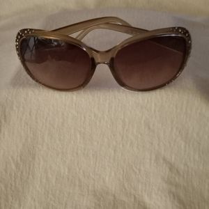 New Sunglasses Embellished With Rhinestones